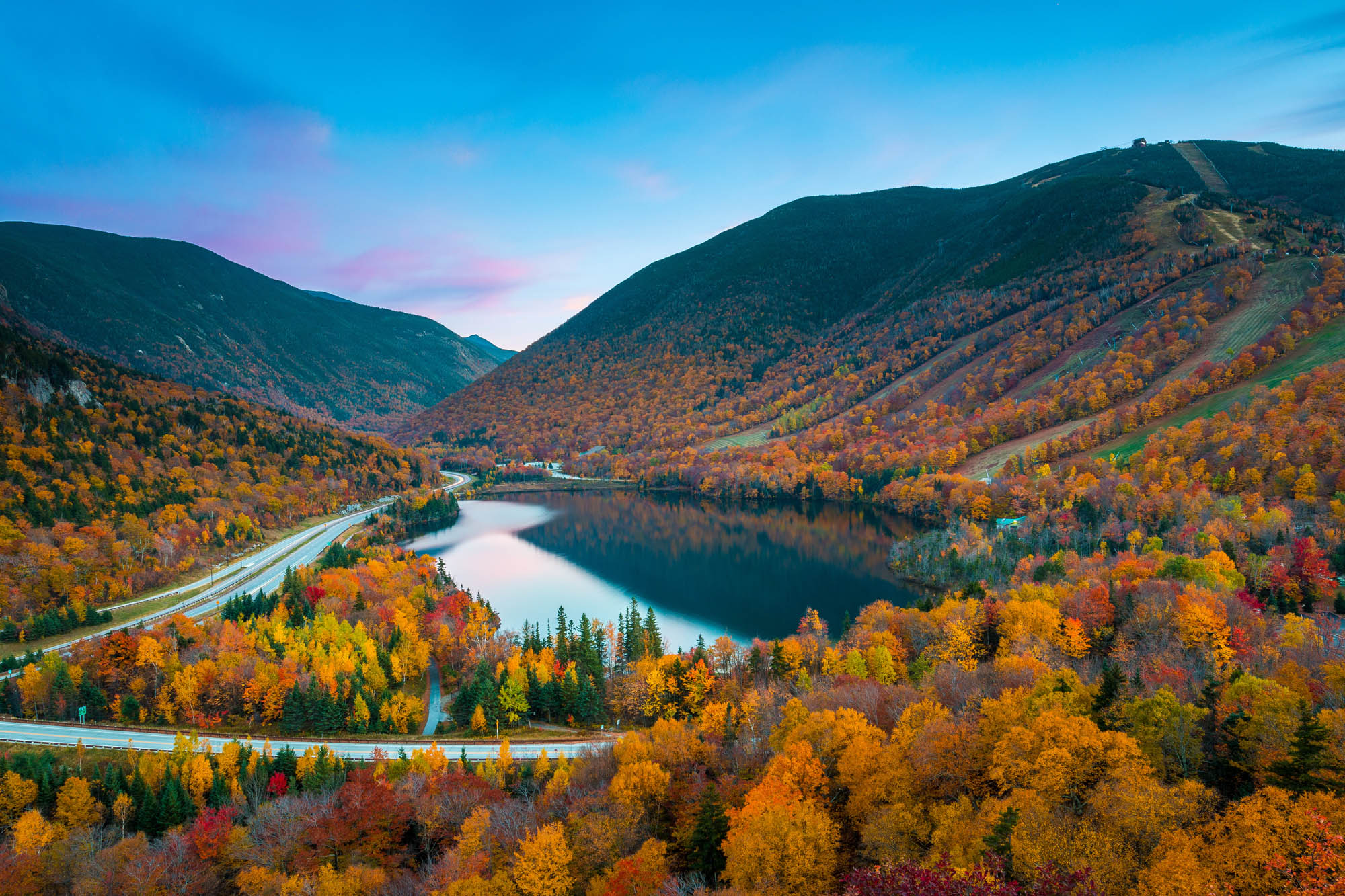 Fall colours in Franconia Notch State Park | White Mountain National Forest, New Hampshire, USA